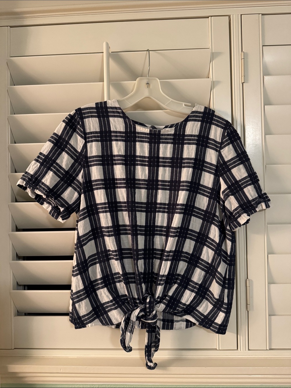 Madewell Navy and White Plaid Tie-Front Short Sleeve Top
